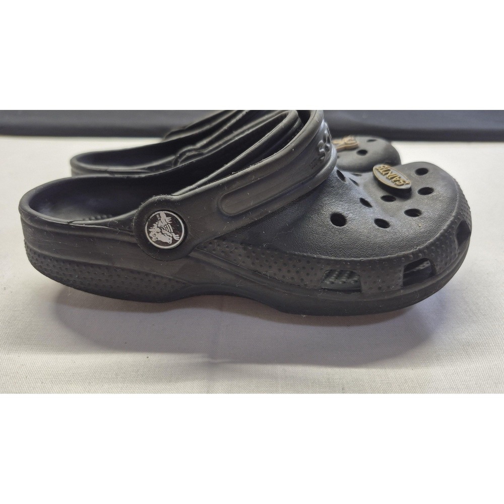 Crocs unisex kids black clogs sz. 2G/4B SpongeBob/New‎ Orealns Saints charms